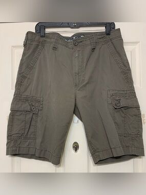 Wearfirst Men’s Size 34 Gray Green Cargo Shorts.         3648